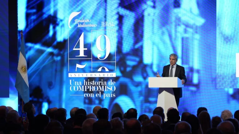 Por qué Caputo cree que el riesgo país está en 250 puntos aunque JPMorgan lo siga mostrando casi en 600